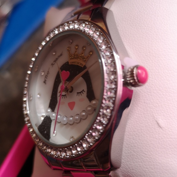 New in Box Betsey Johnson Watch with Penguin w Crown, Bling Gemstones Pearls - Picture 4 of 6